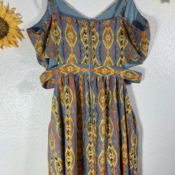 Gianni Bini Boho maxi dress with side cutouts & a tribal ikat print Size Large - Picture 10 of 12